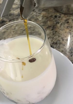 Una foto de Yogurt con granola y avena