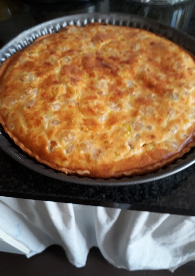 Una foto de Quiche de gambas cocidas y puerros