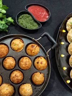 સુજી કોર્નં પનીયારમ (Sooji corn Paniyaram Recipe in Gujarati) રેસીપી મુખ્ય ફોટો