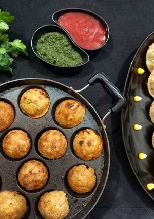 સુજી કોર્નં પનીયારમ (Sooji corn Paniyaram Recipe in Gujarati) રેસીપી મુખ્ય ફોટો