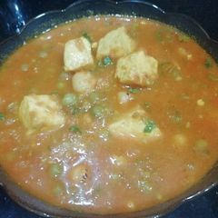 A picture of Buttery matar Paneer.