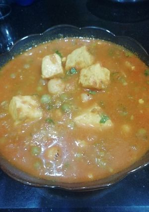 A picture of Buttery matar Paneer.