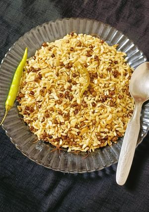 पोहा स्प्राउट्स नमकीन (poha sprouts namkeen recipe in Hindi) रेसिपी मुख्य फोटो