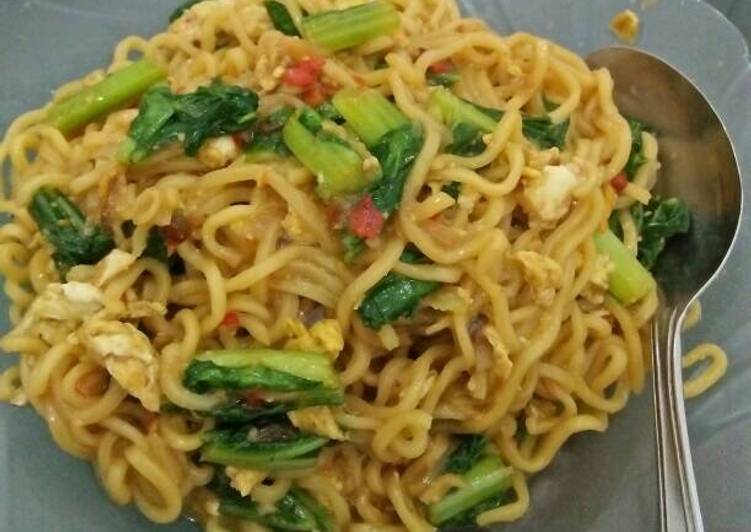 Bagaimana Menyiapkan Mi Goreng Telor yang Lezat Sekali