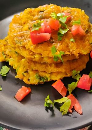 मका आणि भाताचे हेल्दी पॅनकेक (maka ani bhat pancake recipe in marathi) रेसिपी चे मुख्य फोटो 
