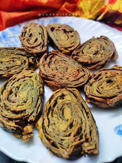 अरबी के पत्ते के पकोड़े (Arbi ke patte ke pakode recipe in hindi) रेसिपी मुख्य फोटो