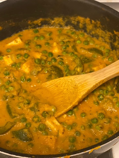 A picture of Matar paneer.