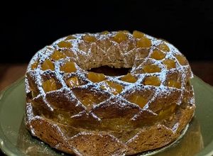 Foto di Ciambellone alle Mandorle con Datteri e Cocco