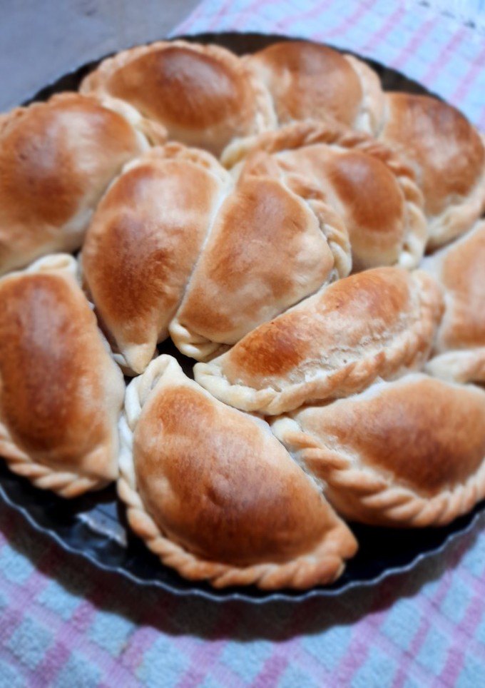 Una foto de Empanaditas de salchichas y queso!