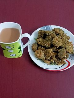 મેથીના મુઠીયા (Methi Muthia Recipe In Gujarati) રેસીપી મુખ્ય ફોટો