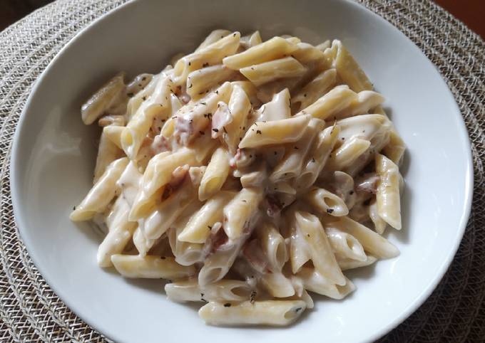 Macarrones en salsa parmesano con bacon y champiñones Receta de Noemí-  Cookpad