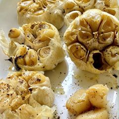 A picture of Roasted Garlic.