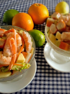 Una foto de Cóctel de marisco con aguacate y manzana