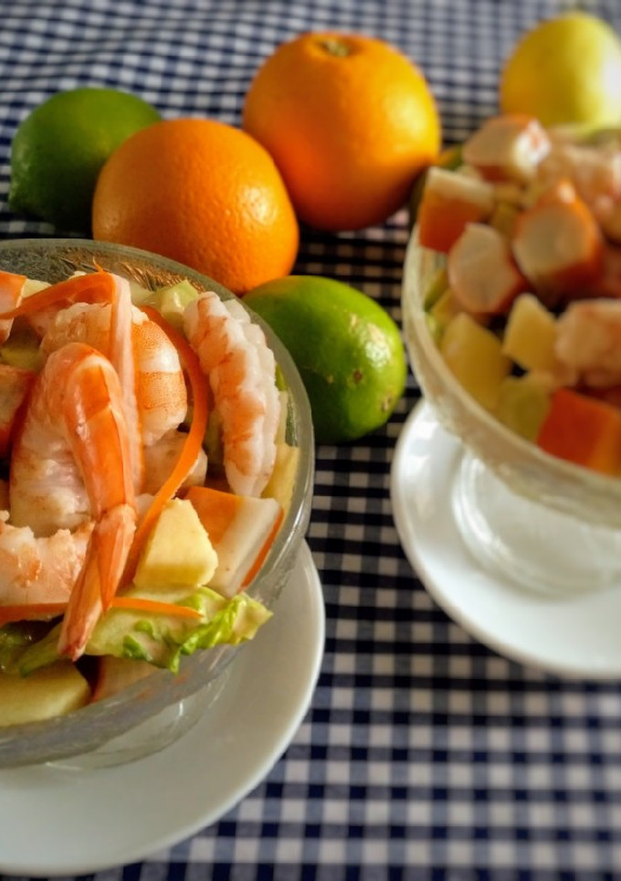 Una foto de Cóctel de marisco con aguacate y manzana