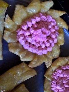 Una foto de Facturitas de hojaldre express con tapas de empanadas! Súper fácil y ricas!