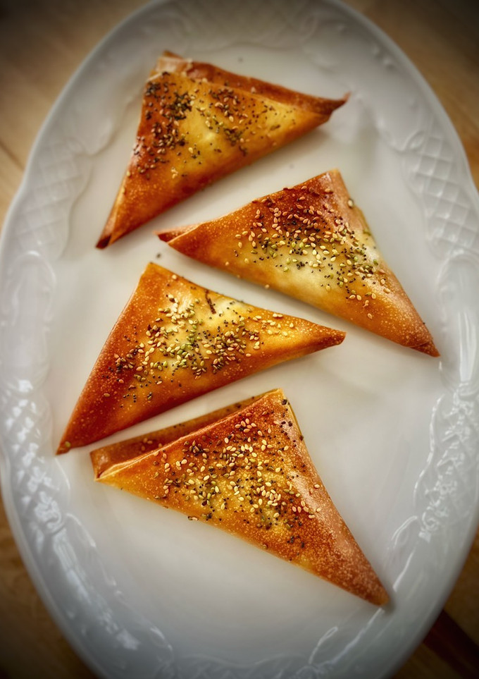Una foto de Samosas indias de pollo