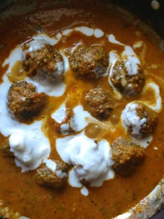 A picture of Palak paneer balls.