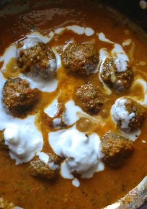 A picture of Palak paneer balls.