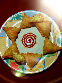 ચીઝ-પનીર સમોસા (Cheese - Paneer Samosa recipe in Gujarati)( રેસીપી મુખ્ય ફોટો