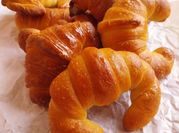 Una foto de croissant sin huevo