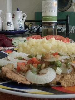 Una foto de Pechuga de pavo a la jardinera con reducción de vino