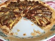 Une photo de recette plat chaud avec des dattes