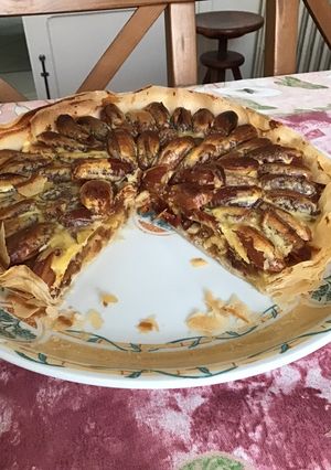 Une photo de Tarte de bricks aux dattes et fruits exotiques crème à la farine de maïs et citron