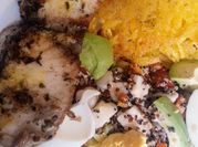 Una foto de ensalada de papa huevo y mostaza