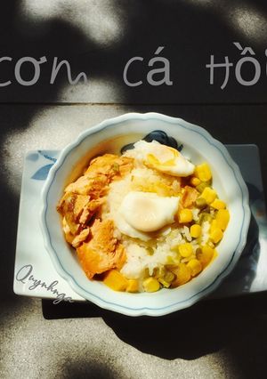 Hình của món Cơm cá hồi.