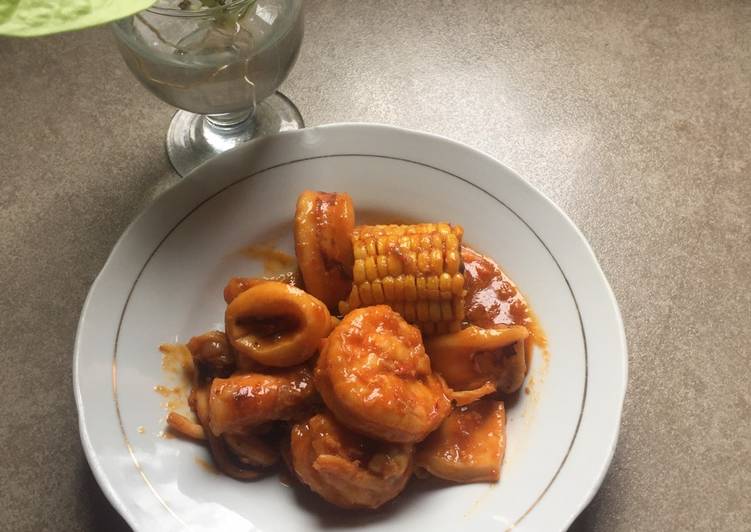 Bagaimana memasak Cumi Udang saus Pedas Lezat