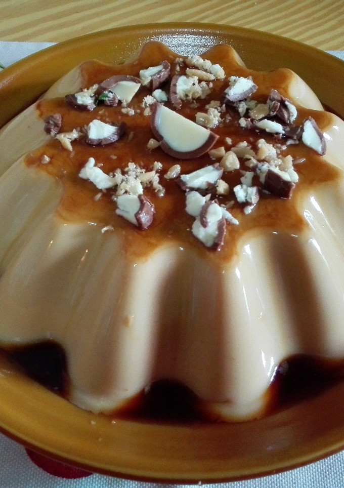 Una foto de Flan con bombones!