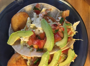 Una foto de Tacos de camarón 🍤 y pescado 🐟