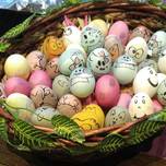 البيض الملون بالوان طبيعية