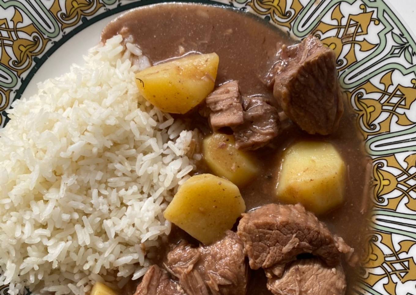 Carne de res con papitas