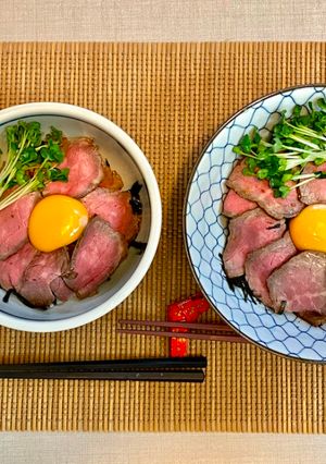 A picture of Japanese Roasted Beef Rice Bowl.