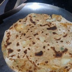 A picture of Aloo paratha.