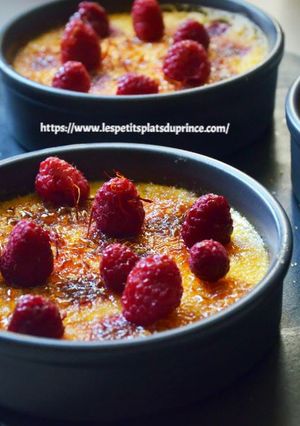 Une photo de Crème brûlée au safran, au miel et aux framboises