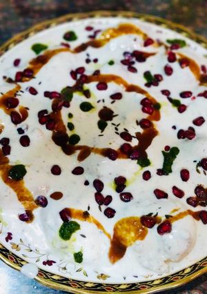 A picture of #Dahi-Bhalla Chaat.