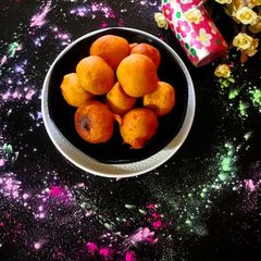 A picture of Batata Vada.