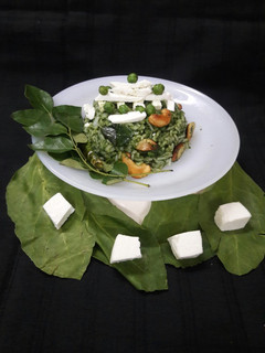 પાલક પનીર પુલાવ(Palak paneer pulav Recipe in Gujarati) રેસીપી મુખ્ય ફોટો