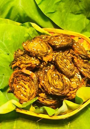अळूवडी (aluvadi recipe in marathi) रेसिपी चे मुख्य फोटो 