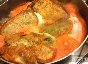 Una foto de Chiles rellenos de queso al estilo michoacan