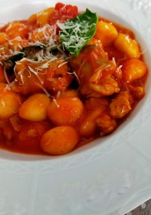 Foto di Gnocchi con salsiccia speck parmigiano