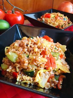 Una foto de Espelta en grano con verduras