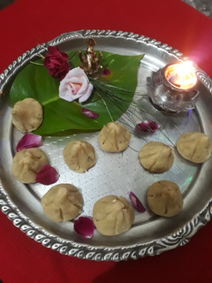 मावा मोदक रेसिपी मुख्य फोटो