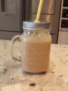 Una foto de Batido de plátano y galletas