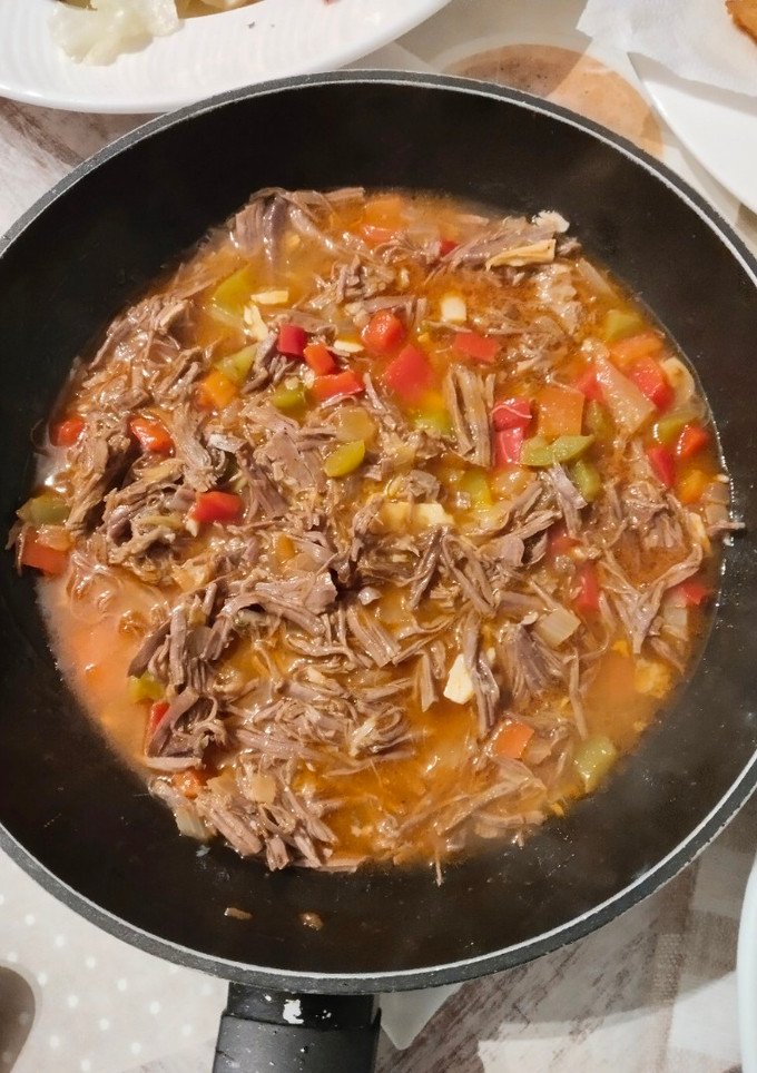 Una foto de Ropa vieja cubana 🇨🇺