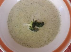 Una foto de Crema de brócoli y calabacita