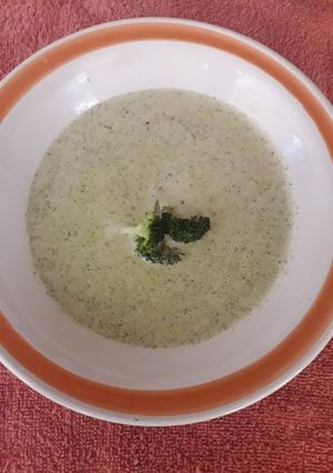 Una foto de Crema de brócoli y calabacita