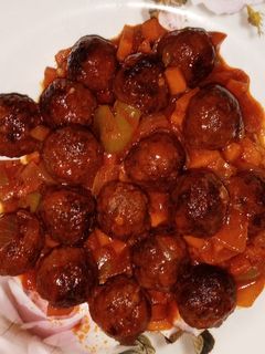 صورة لوصفة كرات اللحم بالصلصة والخضار